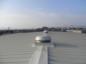 福岡県　甘木市　アイゼン運輸倉庫　屋根　塗装工事　完了